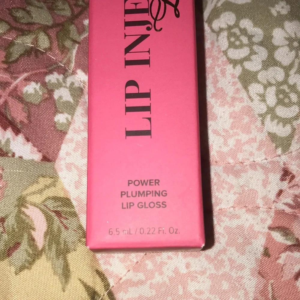 Too Faced Lip Injection lip gloss - Picture 2 of 5
